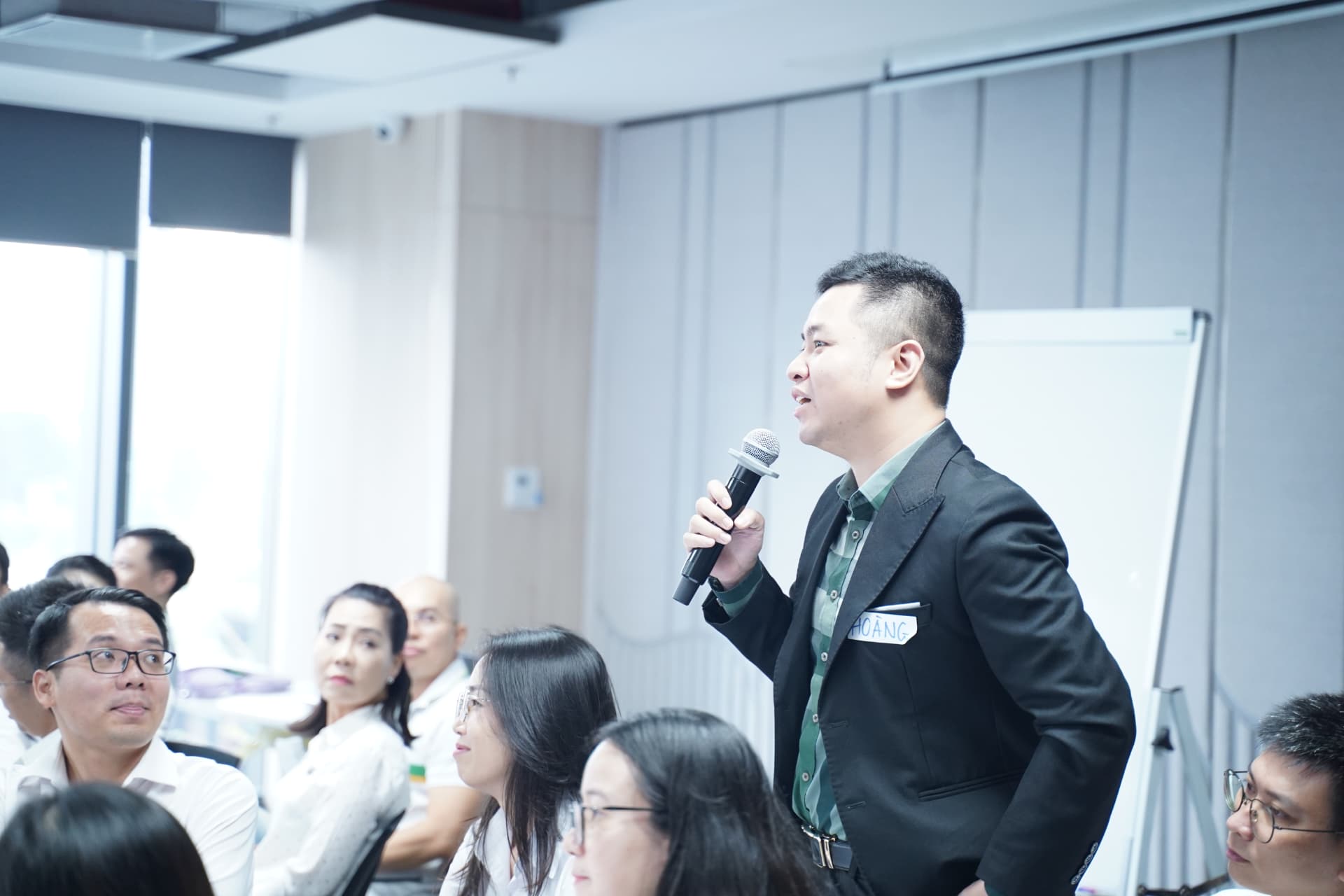 Học viên trao đổi và đặt câu hỏi trong lớp đào tạo
