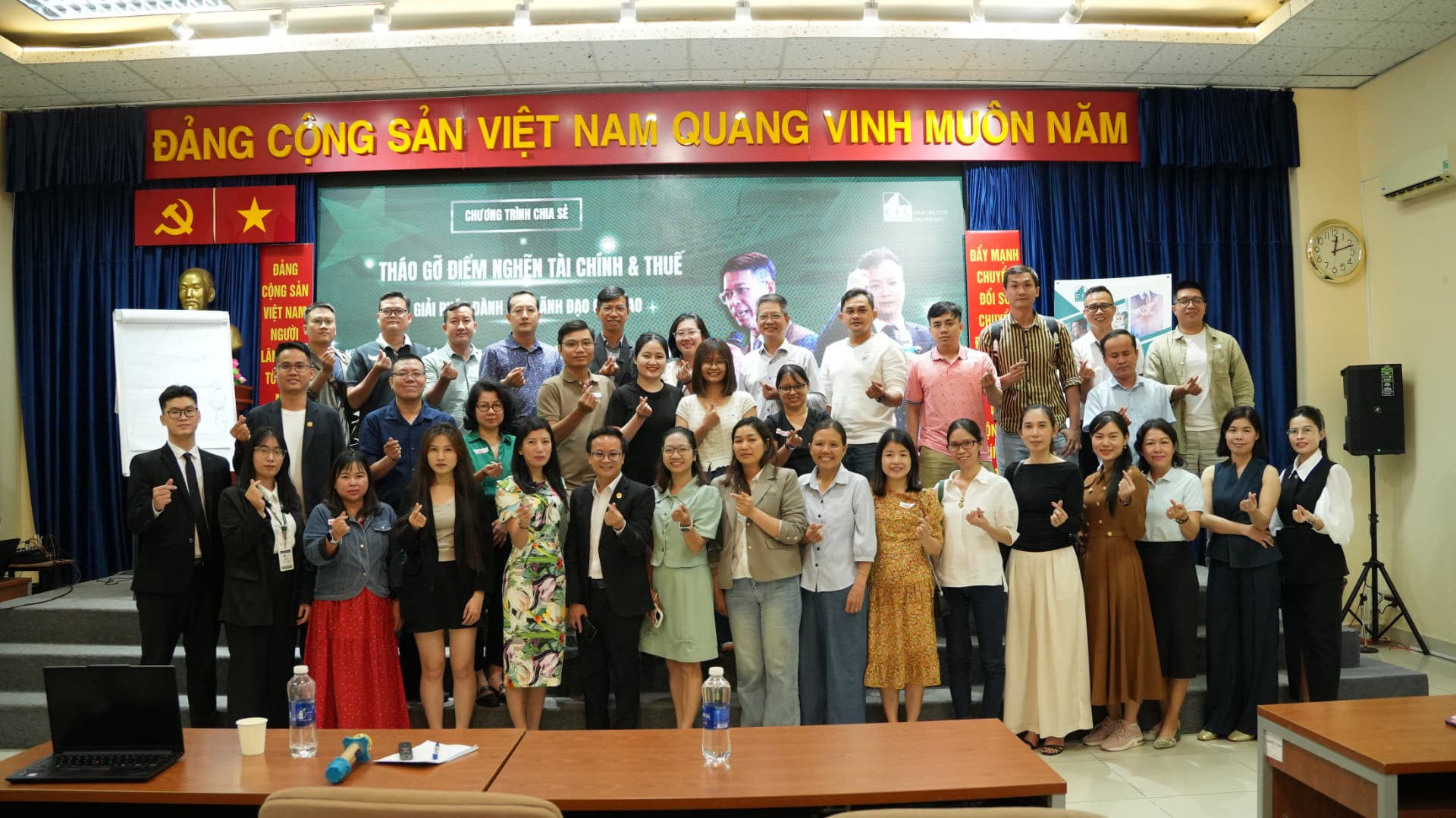 Học viên tại chương trình chia sẻ tài chính và thuế của CFC Vietnam